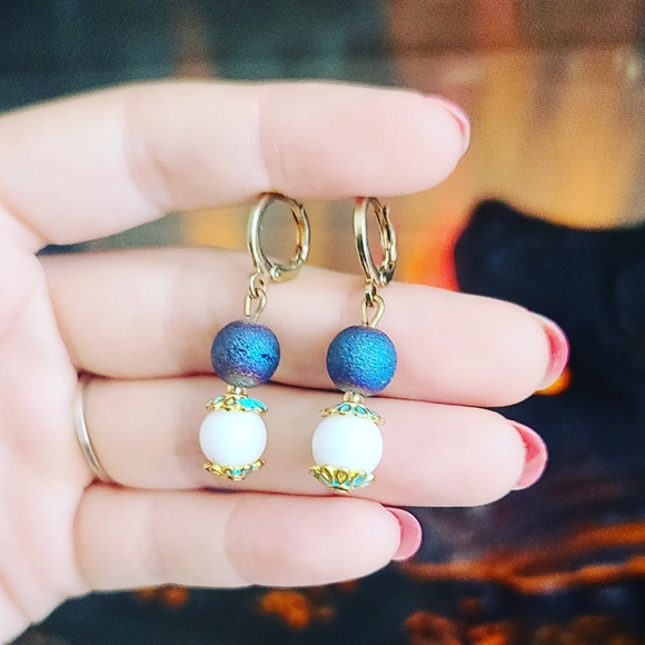 Beautiful White Agate, Frosted Glass earrings ✨ - Picture 4 of 4
